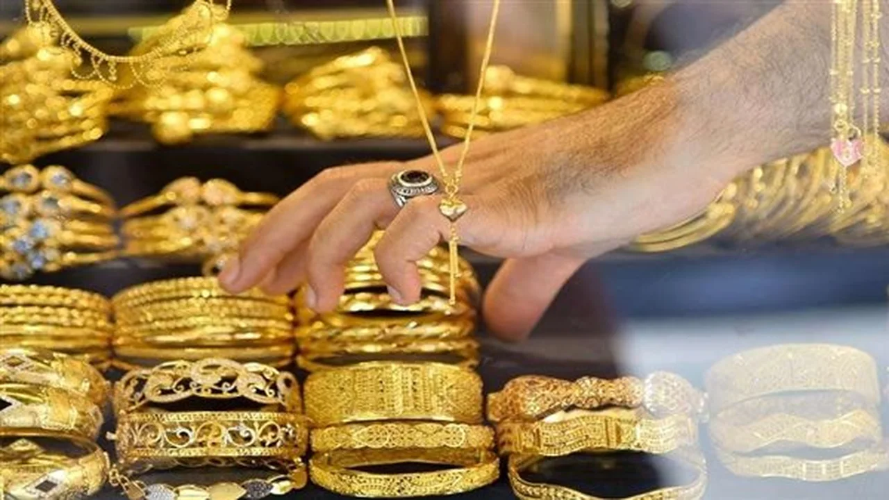 تراجع سعر الذهب 10 جنيهات في التعاملات المسائية بالأسواق المحلية اليوم